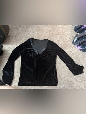 Velvet V-Neck Long Sleeve Top - Black